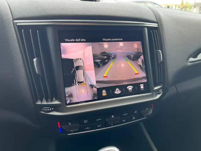 Miniatura foto 10 — Maserati Levante